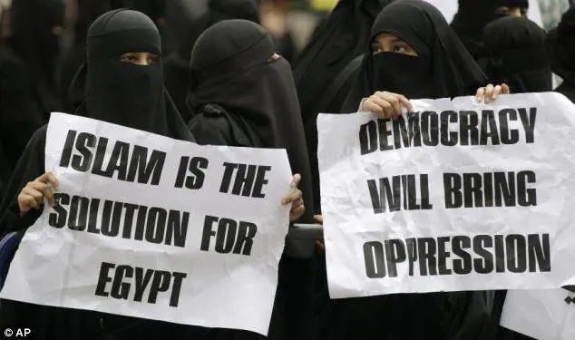 Viaggio nell'Europa del radicalismo islamico, grazie ai lettori del Giornale