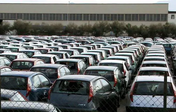 Mercato auto, l'Europa si risolleva: +8% a febbraio