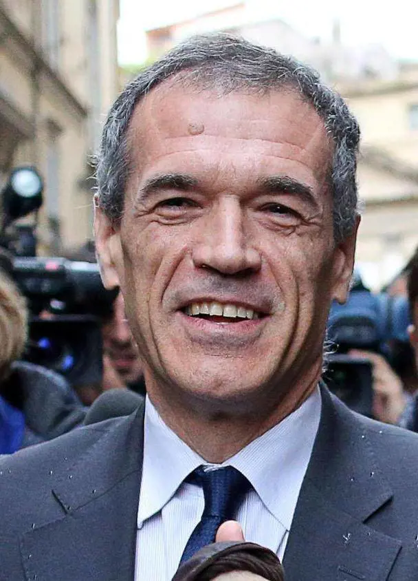 Ecco la cura Cottarelli: a casa 85mila statali Scuola, caos previdenza