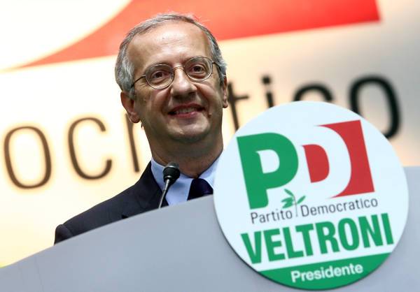 Per la fallimentare campagna del 2008 venne inserito nel logo il nome di Veltroni