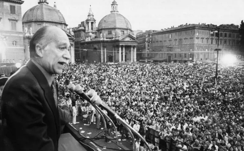 Ancora bufera su Almirante: la conferenza che fa discutere