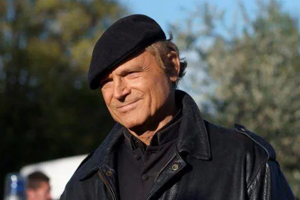 Suora canterina e don Matteo superstar La tv con la tonaca benedice gli ascolti