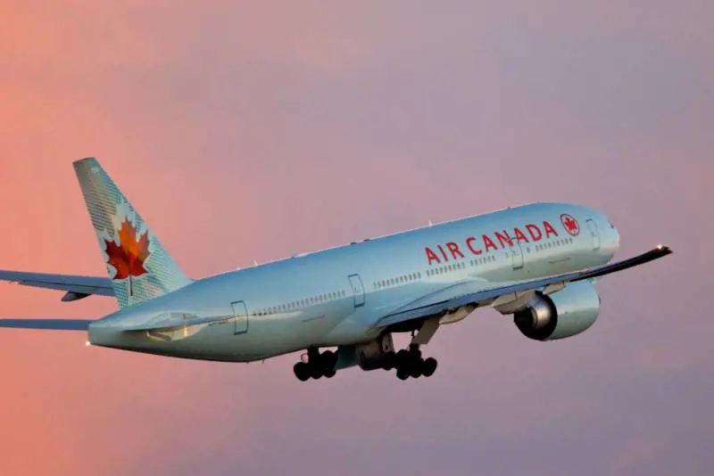Air Canada deviato a Honolulu per turbolenze: almeno 35 feriti