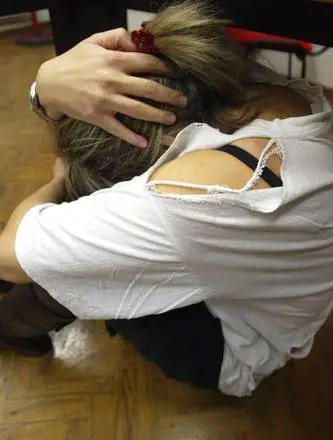 Milano, manda la convivente 15 volte in ospedale in un anno e mezzo: arrestato