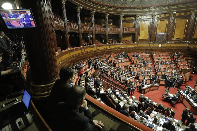 Senato, ghigliottina sul ddl contro il voto di scambio: è bagarre M5S