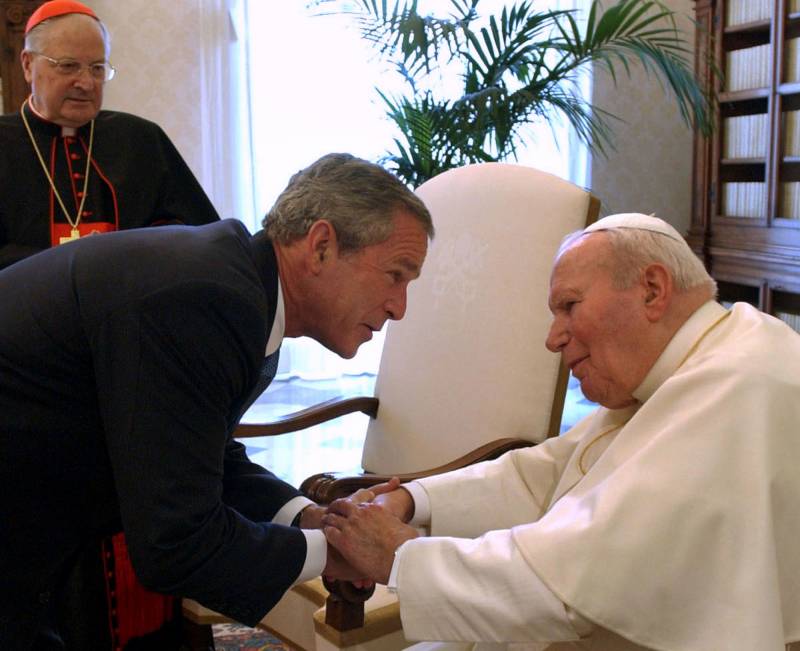 Giovanni Paolo II e George W. Bush nel giugno 2004