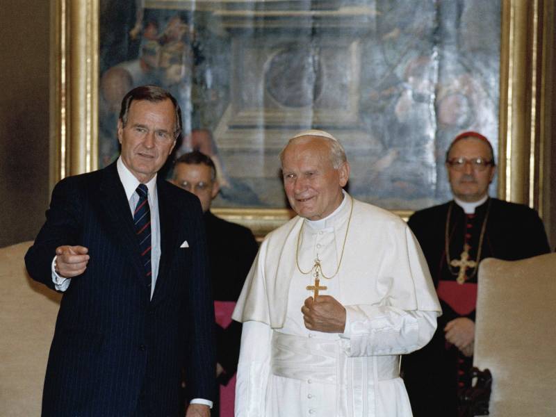 Giovanni Paolo II e George H. W. Bush nel 1989