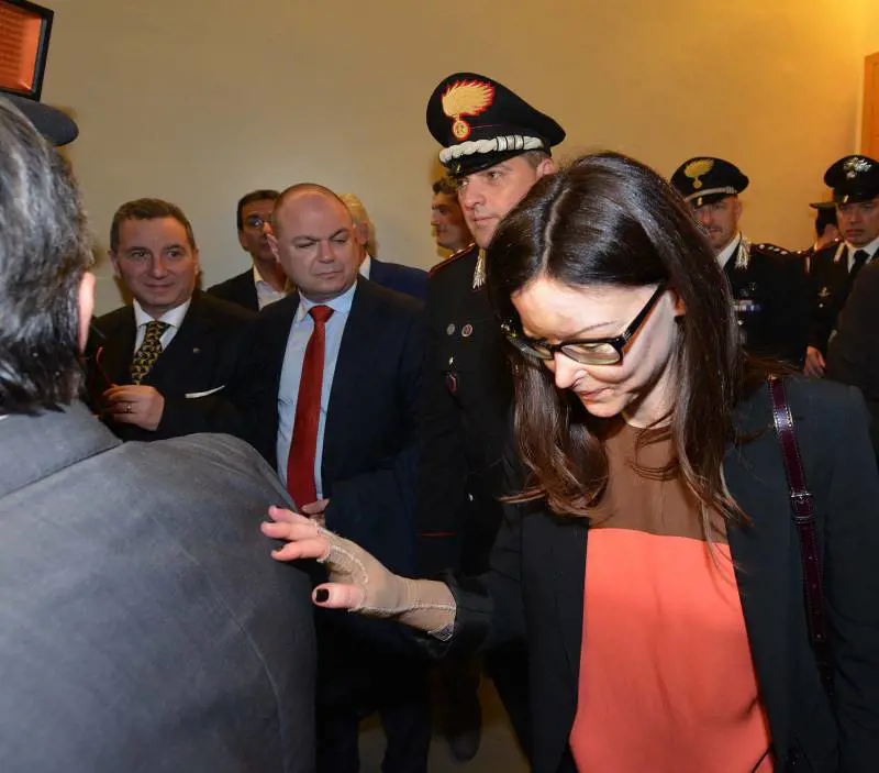 Lucia Annibali gela la Leosini: "Non guardo in tv chi mi ha fatta sfregiare"
