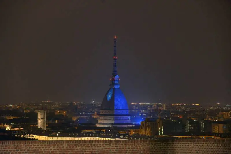 Mole e centro commerciale: allarmi bomba a Torino