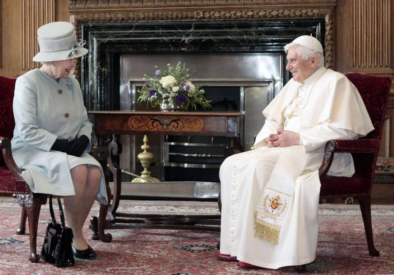 Nel 2010 Benedetto XVI venne ricevuto nell'abbazia di Holyrood House ad Edimburgo