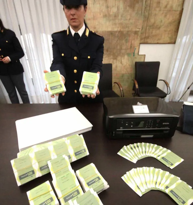 Biglietti taroccati, studenti nei guai