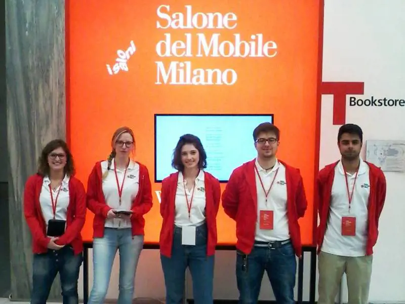 Infopoint affollati e gran lavoro per i 100 rgazzi delle scuole di design