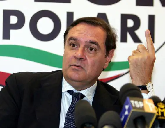 Mastella rinviato a giudizio per associazione a delinquere