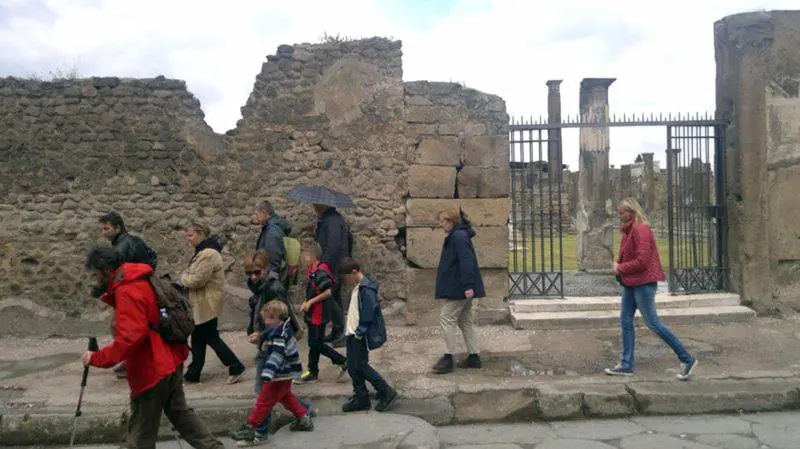 La Merkel visita gli scavi di Pompei