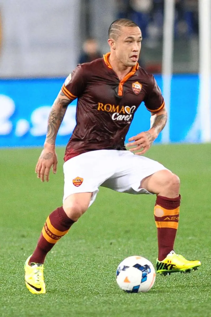 Nainggolan, una botta che fa sfiorire la Viola