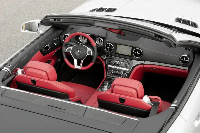 Mercedes-Benz SL 400: entry level da 333 cv