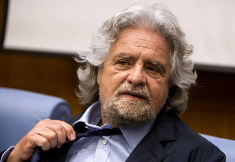 M5S, Grillo copia tutto e se la prende con tutti
