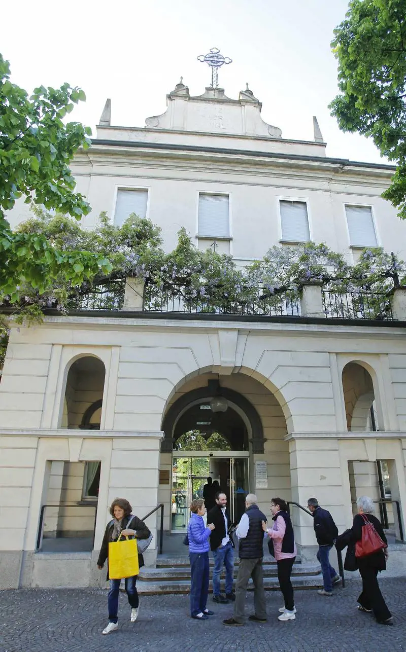 La Sacra Famiglia spera in Berlusconi. "Ci darà una mano"
