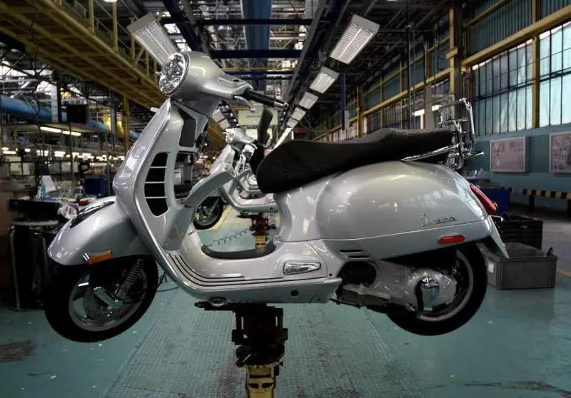 Piaggio ridisegna il debito e crea 90 posti a Pontedera