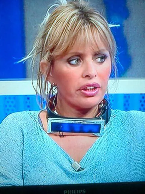 Europee, Alessandra Mussolini lancia la fibbia a led "Forza Italia"