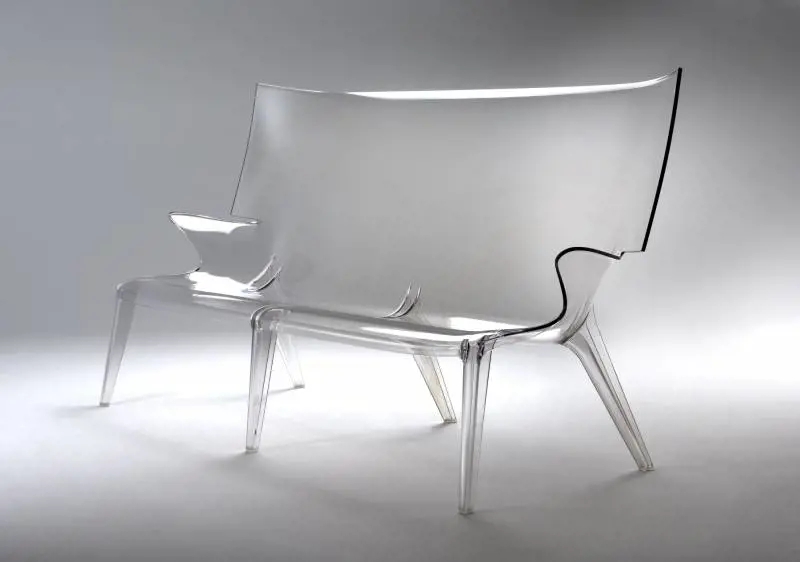 Kartell si colora d'oro e il divano diventa maxi