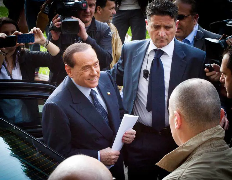 Il Cav teme il divieto su orari e spostamenti. Ma stasera sarà in tv