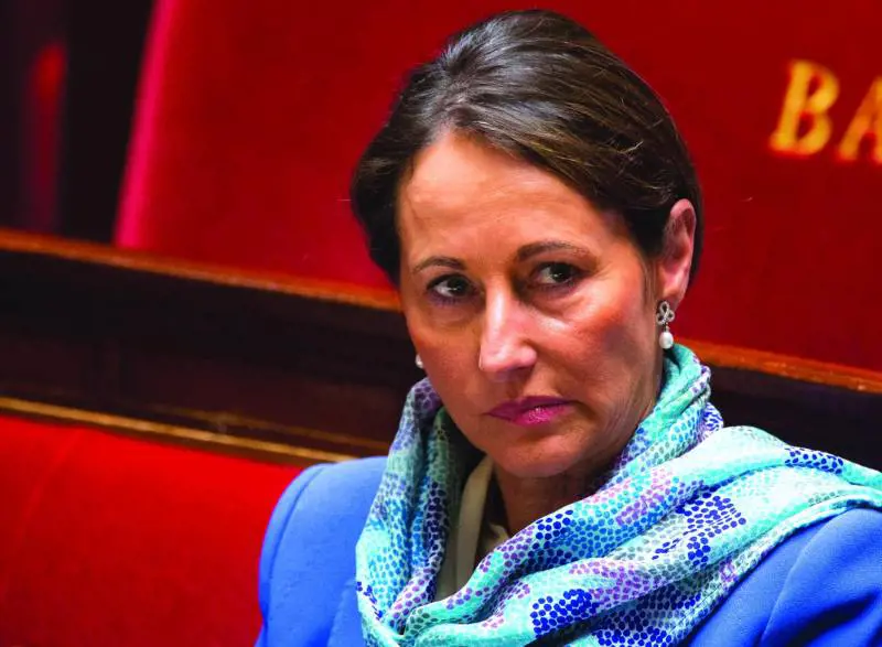 La zarina Ségolène: "E quando passo io alzatevi tutti in piedi"