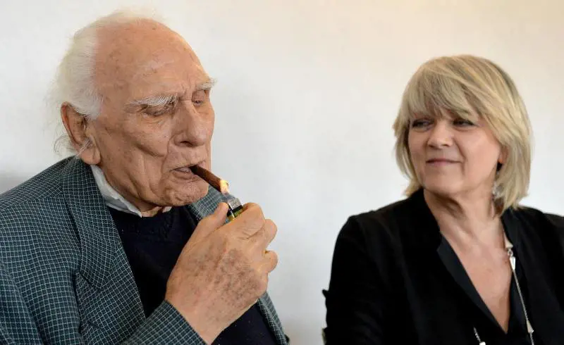Il Papa chiama Pannella E lui interrompe (momentaneamente) lo sciopero della sete