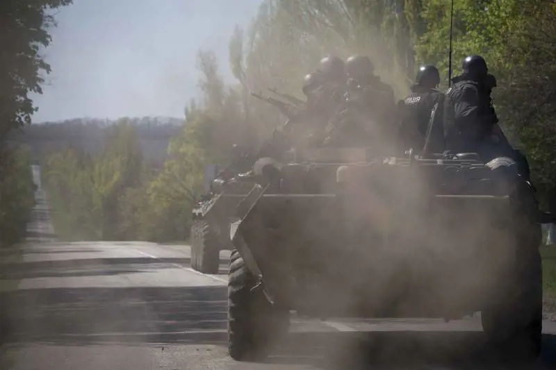 Truppe regolari ucraine vicino a Slovyansk