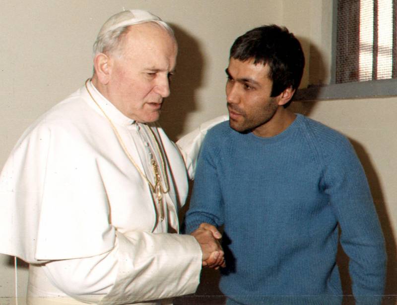 Giovanni Paolo II con il suo attentatore