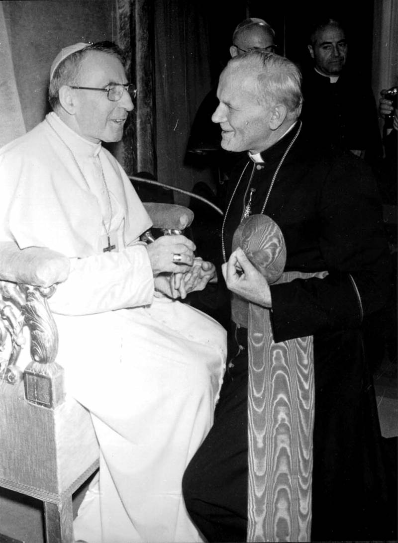 Cardinale, rende omaggio al suo predecessore, Papa Giovanni Paolo I