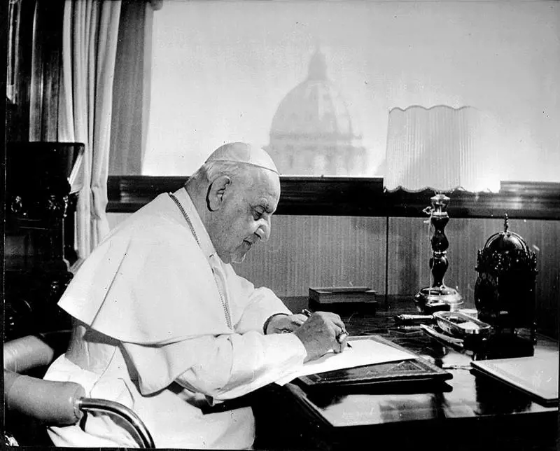 Nel suo studio in Vaticano