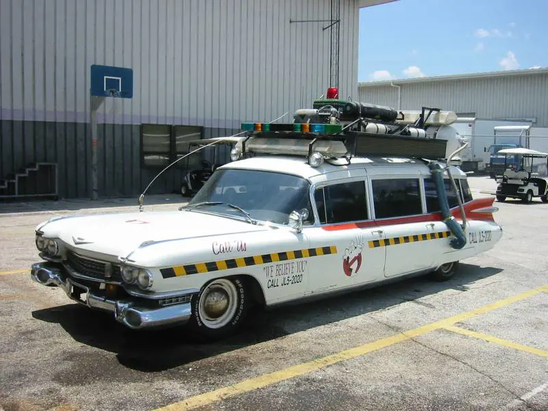 Scattano foto gratis ai fantasmi. Ecco i "ghostbuster" milanesi
