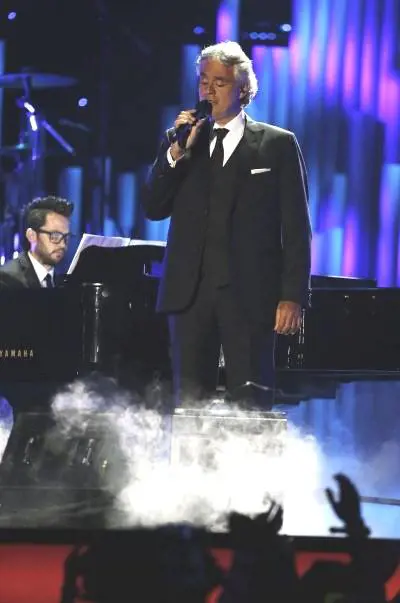 Bocelli sul palco degli Mtv Ema 2015