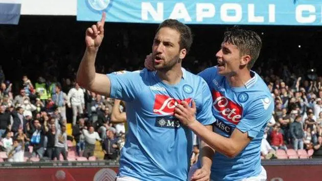 Dal Guardian insulti al Napoli: "Roccaforte della mafia"