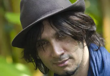 Fabrizio Moro ha attaccato Berlusconi con "Barabba"