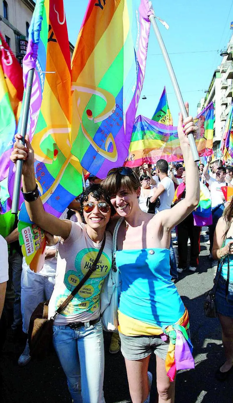 Lesbiche contro gay «Ci discriminate sulla sexy-street»