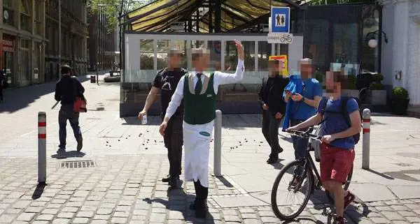 Licenziato per una zolletta E a Vienna scoppia la rivolta