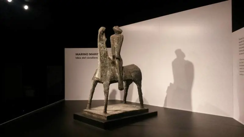 Il Cavaliere di Marino Marini in sella a Malpensa