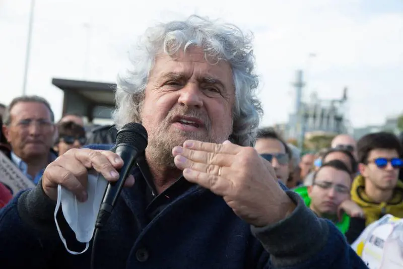 Aggredito l'impresario che ha svelato il trucco dei soldi in nero di Beppe