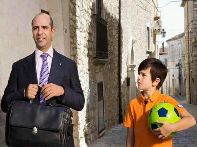 Quei commenti sul film di Zalone:  "Ha avuto c..o. Quando è uscito pioveva"