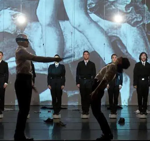 In scena Fabre l'Esagerato Otto ore di «teatro totale»