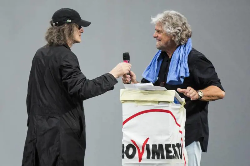 Copia il blog di Beppe Grillo, parlamentare espulso dal M5S