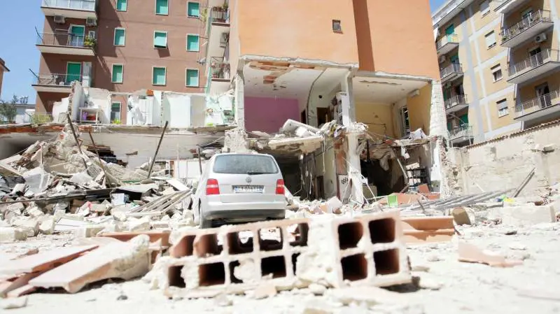 «Non c'è fuga di gas». E la casa esplode