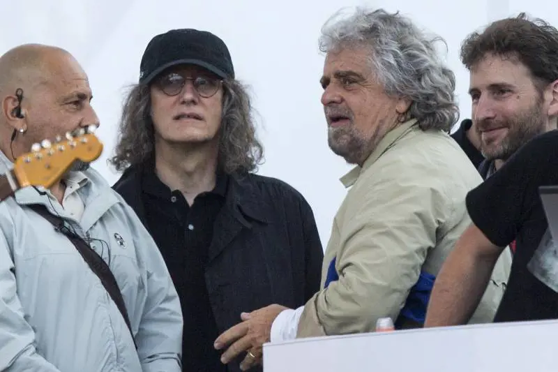 Muore Casaleggio, Grillo annulla lo spettacolo di stasera