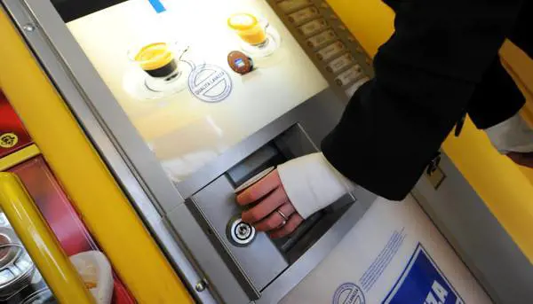 L'ultima battaglia grillina: "Non toccate il nostro distributore di caffè"