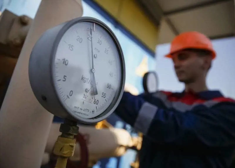Particolare di un manometro nell'impianto di compressione di Uzhhorod (Ucraina)