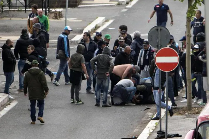 i primi soccorsi a Ciro Esposito
