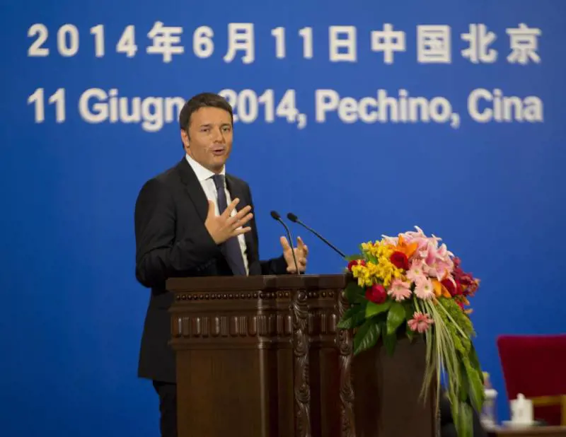 Renzi deciso sulla strada delle riforme: "Avanti a testa alta"