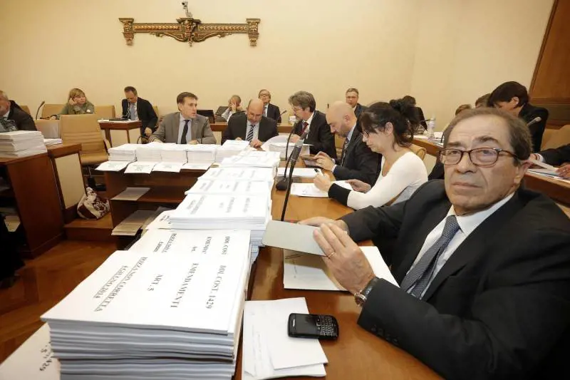 Seduta della commissione Affari costituzionali. In primo piano Donato Bruno